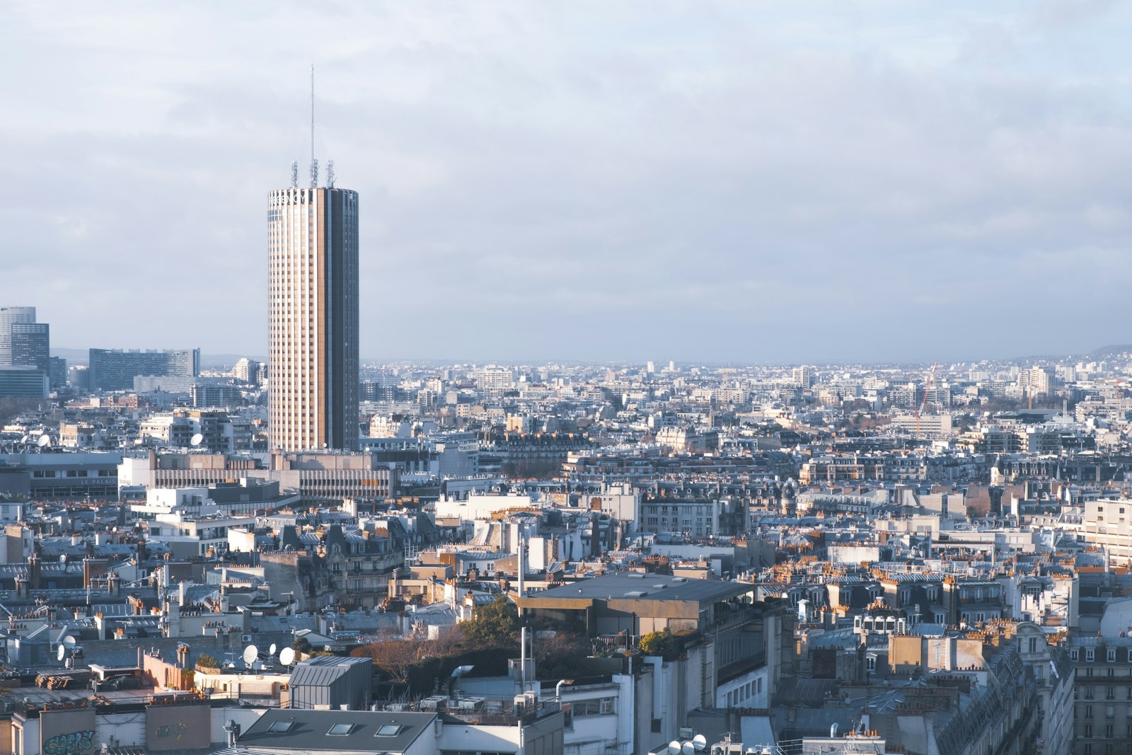 Toits de Paris et immeubles haussmanniens